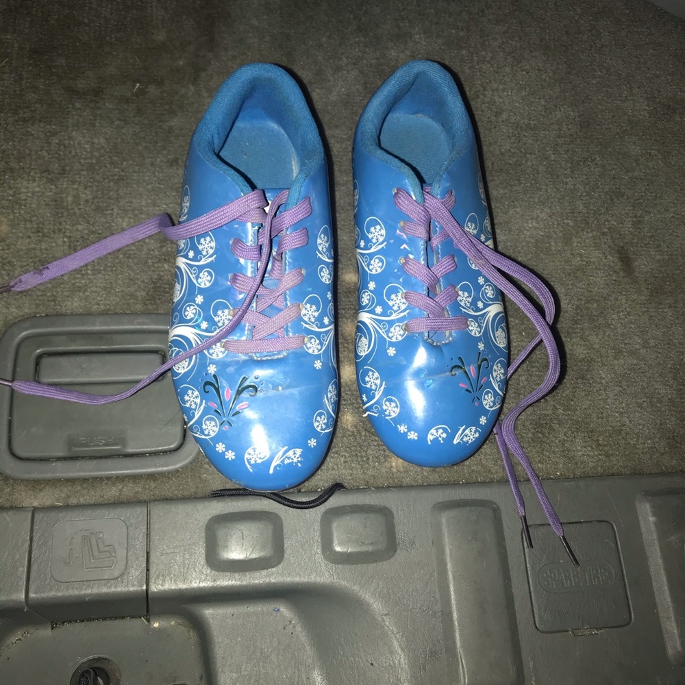 Soccer cleats